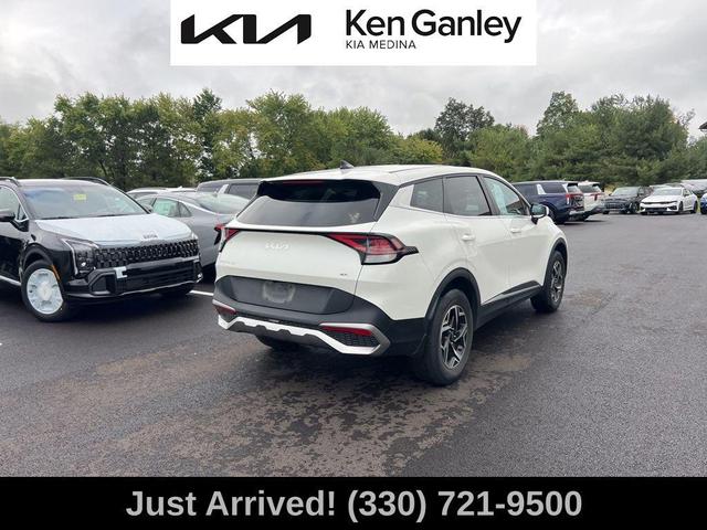 Photo of 2023 Snow White Pearl Kia Sportage