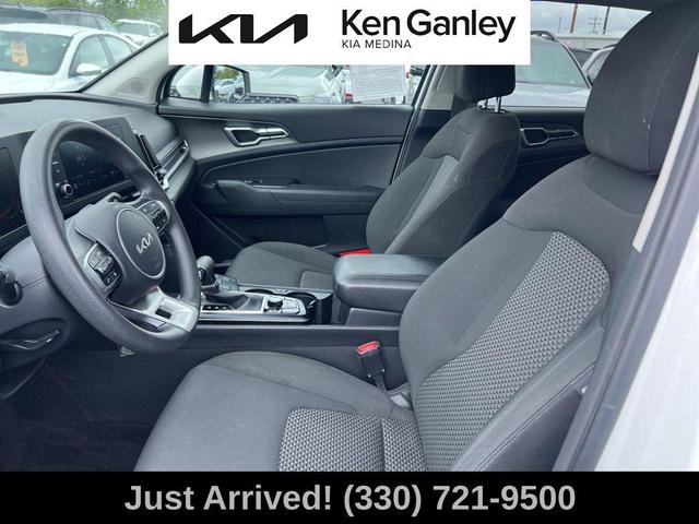 Photo of 2023 Snow White Pearl Kia Sportage