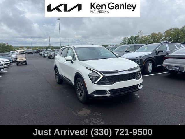 Photo of 2023 Snow White Pearl Kia Sportage