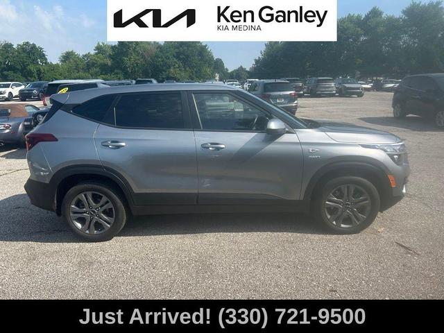 Photo of 2023 Steel Gray Kia Seltos
