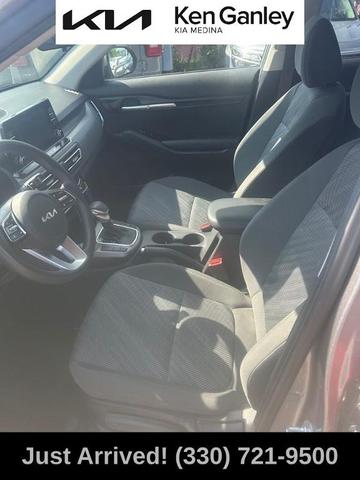 Photo of 2023 Steel Gray Kia Seltos