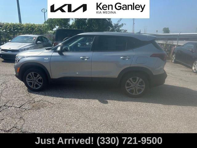 Photo of 2023 Steel Gray Kia Seltos