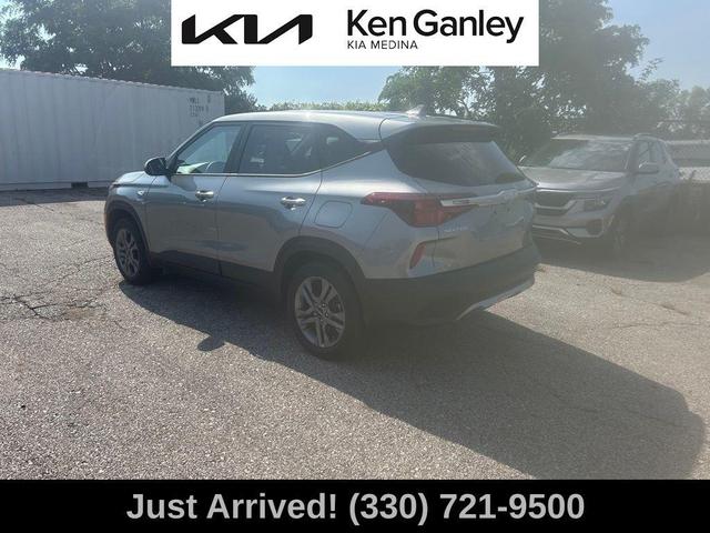 Photo of 2023 Steel Gray Kia Seltos