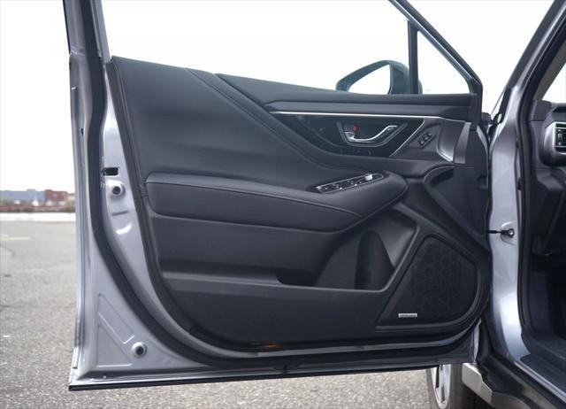Photo of 2023 Ice Silver Metallic Subaru Outback