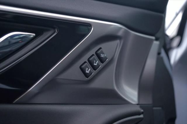 Photo of 2023 Ice Silver Metallic Subaru Outback