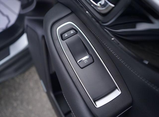 Photo of 2023 Ice Silver Metallic Subaru Outback