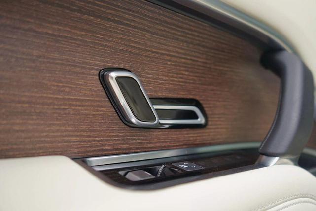 Photo of 2023 Gold Land Rover Range Rover