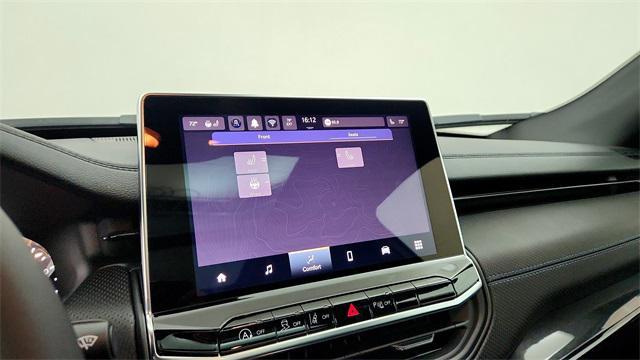 Photo of 2025 Bright White Clearcoat Jeep Compass