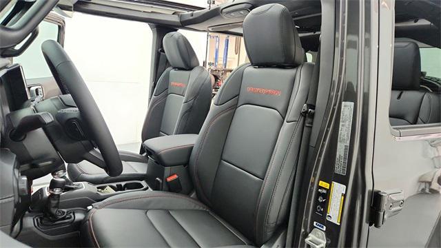 Photo of 2025 Granite Crystal Metallic Clearcoat Jeep Wrangler