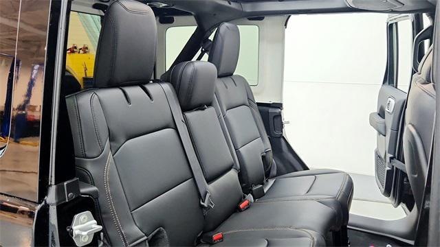 Photo of 2025 Black Clearcoat Jeep Wrangler