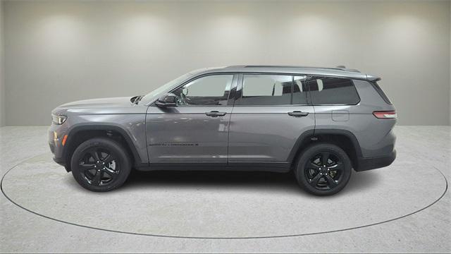 Photo of 2022 Baltic Gray Metallic Clearcoat Jeep Grand Cherokee L