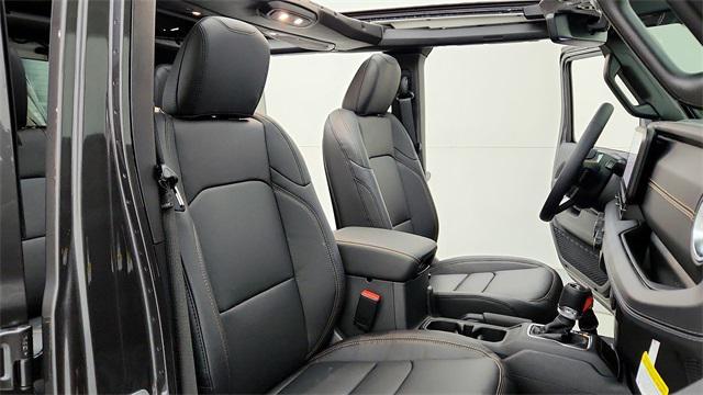 Photo of 2025 Granite Crystal Metallic Clearcoat Jeep Wrangler