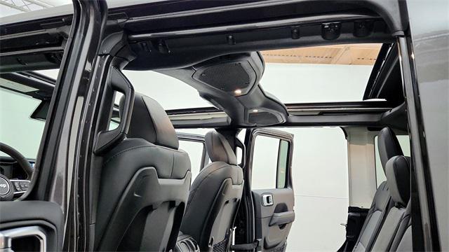 Photo of 2025 Granite Crystal Metallic Clearcoat Jeep Wrangler