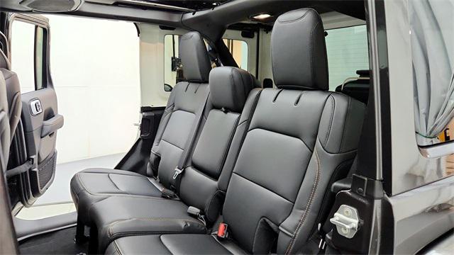Photo of 2025 Granite Crystal Metallic Clearcoat Jeep Wrangler