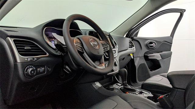 Photo of 2022 Diamond Black Crystal Pearlcoat Jeep Cherokee