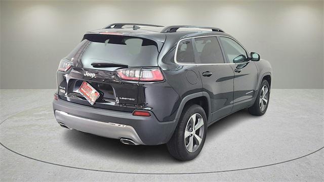 Photo of 2022 Diamond Black Crystal Pearlcoat Jeep Cherokee