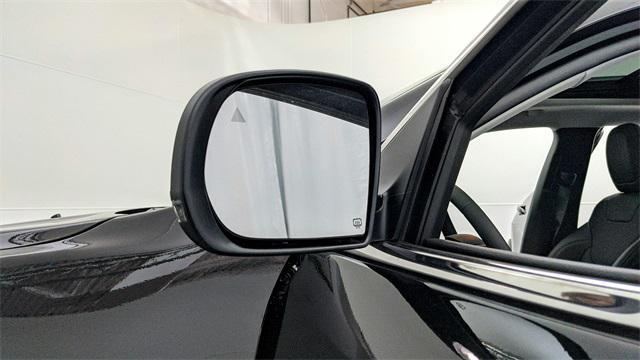 Photo of 2022 Diamond Black Crystal Pearlcoat Jeep Cherokee