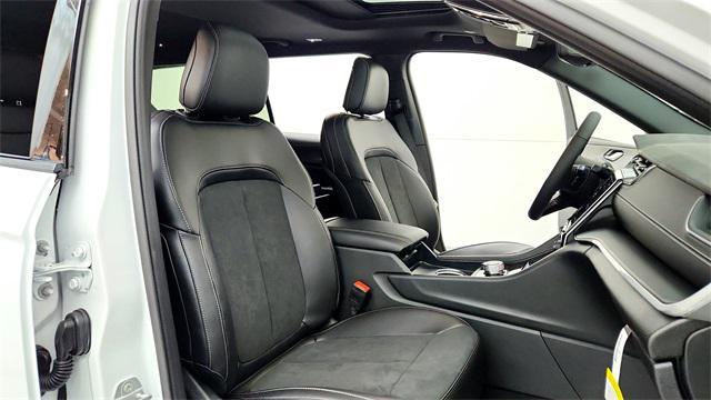 Photo of 2025 Bright White Clearcoat Jeep Grand Cherokee L