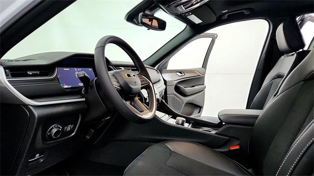Photo of 2025 Bright White Clearcoat Jeep Grand Cherokee L