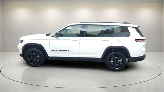 Photo of 2025 Bright White Clearcoat Jeep Grand Cherokee L