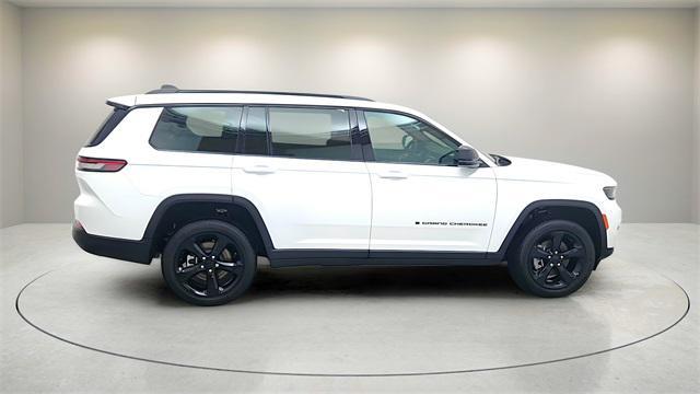 Photo of 2025 Bright White Clearcoat Jeep Grand Cherokee L