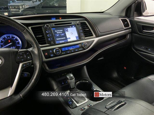 Photo of 2019 Predawn Gray Mica Toyota Highlander Hybrid