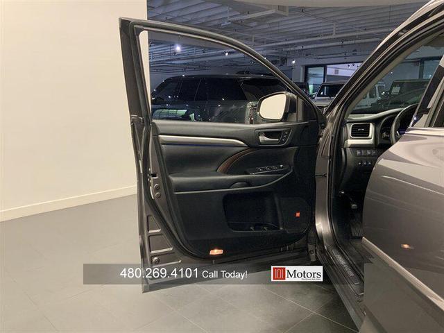 Photo of 2019 Predawn Gray Mica Toyota Highlander Hybrid