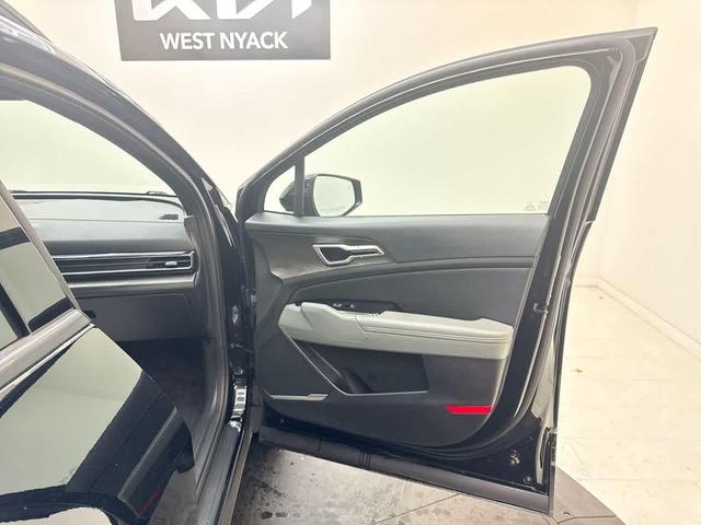 Photo of 2023 Ebony Black Kia Sportage