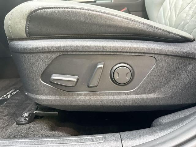 Photo of 2023 Ebony Black Kia Sportage