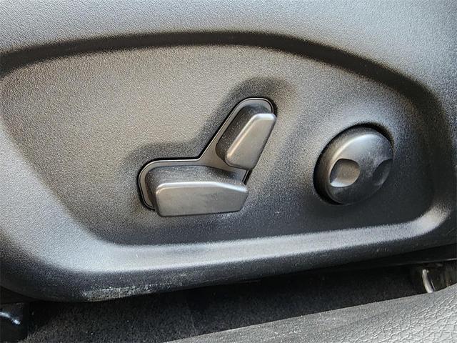 Photo of 2022 Bright White Clearcoat Jeep Compass