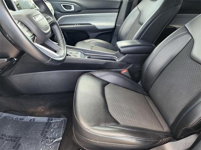 Photo of 2022 Bright White Clearcoat Jeep Compass