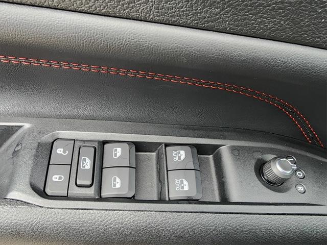 Photo of 2022 Diamond Black Crystal Pearlcoat Jeep Compass