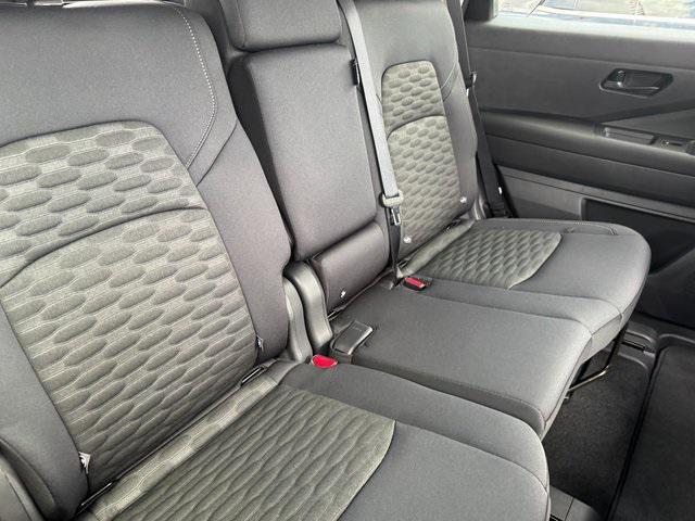 Photo of 2025 Everest White Pearl Tricoat Nissan Pathfinder