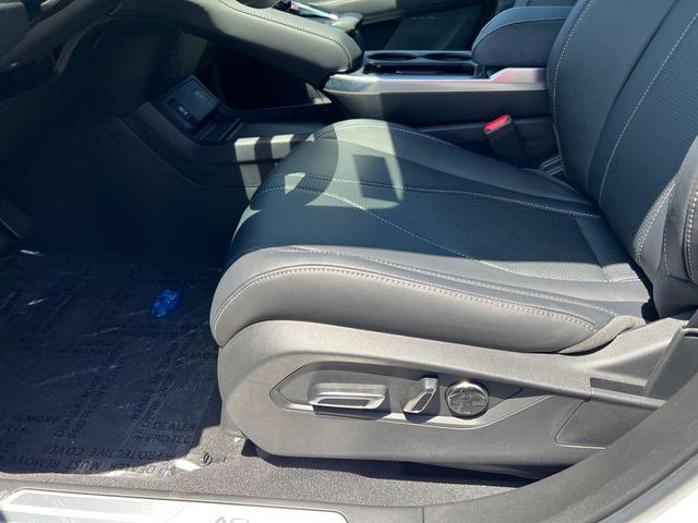 Photo of 2025 Platinum White Pearl Acura RDX