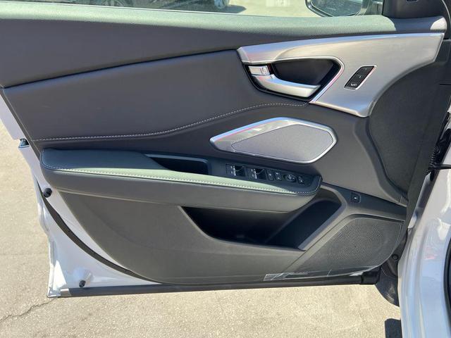 Photo of 2025 Platinum White Pearl Acura RDX