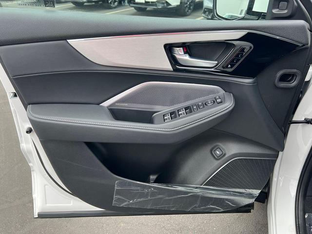 Photo of 2026 Platinum White Pearl Acura MDX