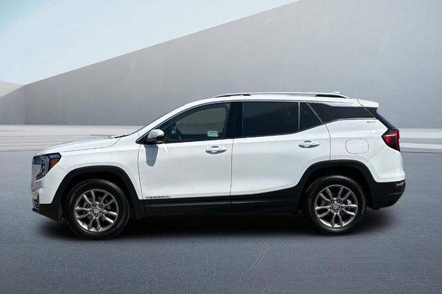 Photo of 2024 Summit White GMC Terrain