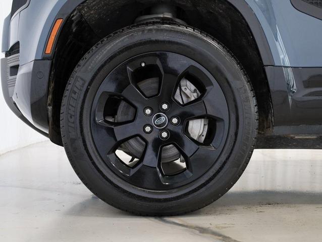 Photo of 2021 Tasman Blue Metallic Land Rover Defender