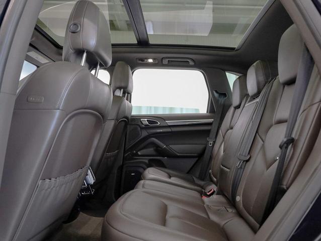 Photo of 2018 Moonlight Blue Metallic Porsche Cayenne