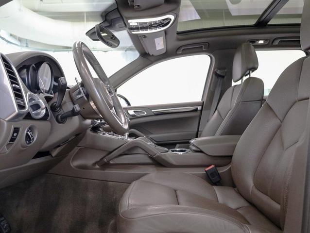 Photo of 2018 Moonlight Blue Metallic Porsche Cayenne