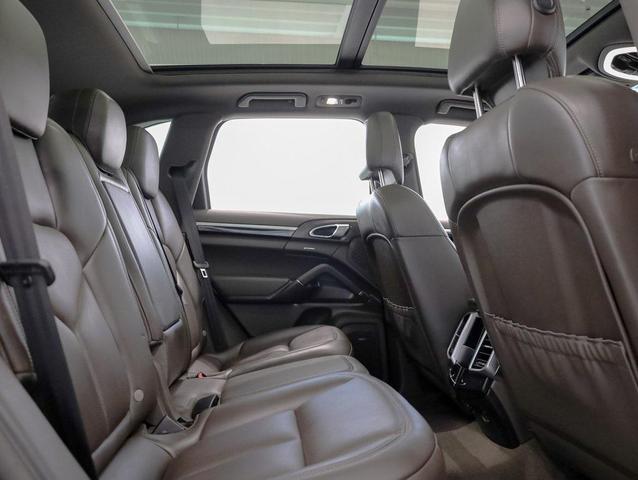 Photo of 2018 Moonlight Blue Metallic Porsche Cayenne
