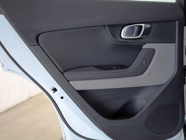 Photo of 2023 Snow Metallic Polestar 2