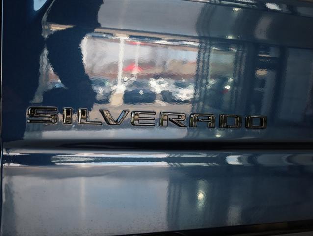 Photo of 2022 Northsky Blue Metallic Chevrolet Silverado 1500