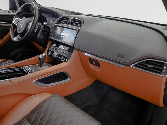Photo of 2020 Black Jaguar F-PACE