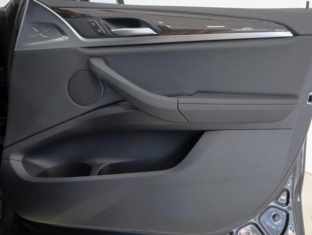 Photo of 2025 Black BMW X4
