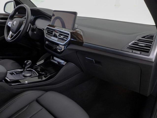 Photo of 2025 Black BMW X4