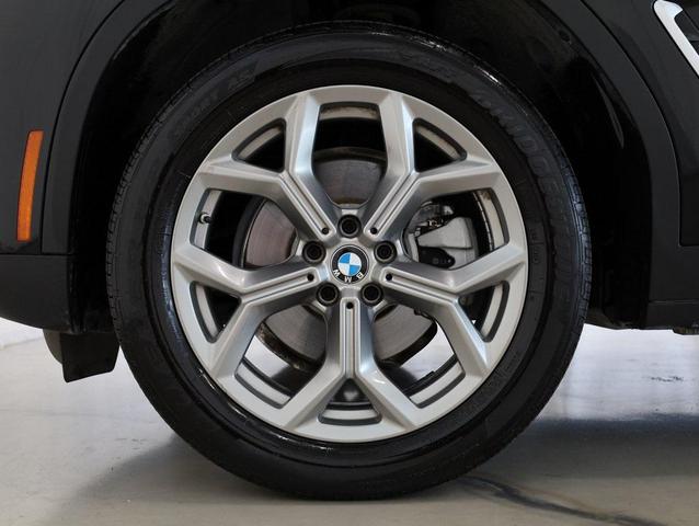 Photo of 2025 Black BMW X4