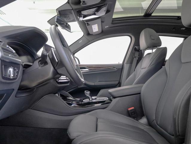 Photo of 2025 Black BMW X4