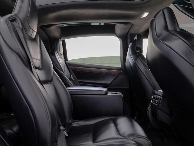 Photo of 2017 Deep Blue Metallic Tesla Model X