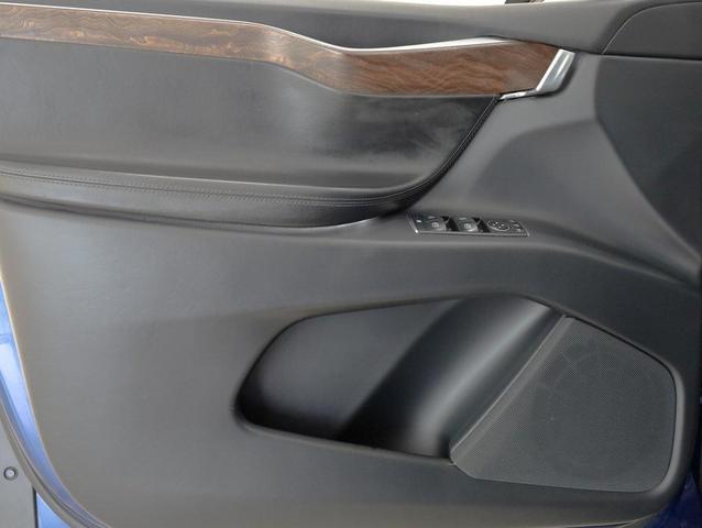 Photo of 2017 Deep Blue Metallic Tesla Model X